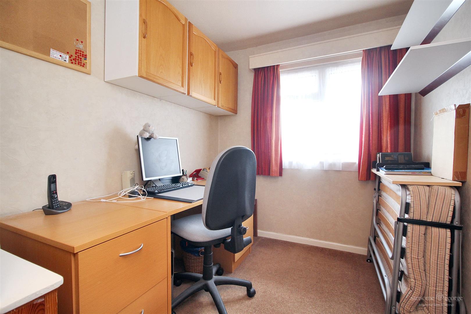 Fitzroy Crescent, Woodley, Reading